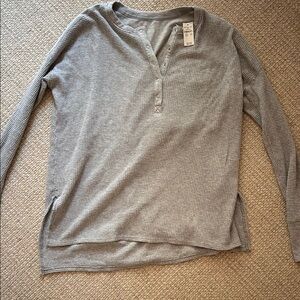 Women’s gray wafflenit long sleeve shirt